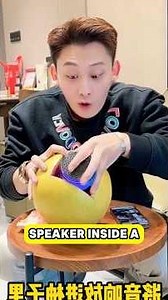 I put a Bluetooth speaker inside a pomelo to prank my girlfriend.