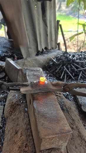 The Art of Forging: Watch Raw Metal Turn into a Masterpiece! ⚒️🔥