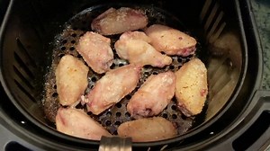 27K views · 223 reactions | Checkout our 1 minute video for how to make wings in the air fryer! I will never need to go order wings from a restaurant! They are simple and delicious! Thaw wings - you can have as many as you want in the air fryer ... you just need to flip them around and keep cooking them till fully cooked! We set the air fryer at 400! We seasoned them with salt and garlic! They are amazing! | Keto Mom | Facebook