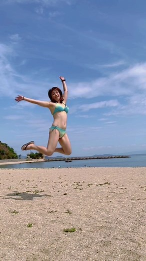 #中年夫婦 #ジャンプ #2022年夏 #水着 #ビキニ #呉市 #下蒲刈 #梶ヶ浜海水浴場 2年前