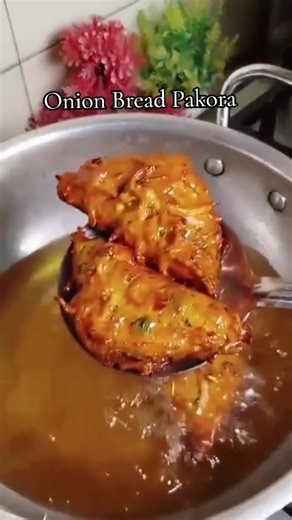 Street Style Onion Bread Pakora | Super Crispy Recipe#foryoupagе #ramadan #recipe #short Onion Bread Pakora Recipe#onionbhajiOnion Bread Pakora Recipe Ingredients 4 bread slices 1 large onion (thinly sliced) 1 cup gram flour (besan) 1 green chilli (finely chopped) 2 tbsp chopped coriander ½ tsp red chilli powder ½ tsp turmeric powder ½ tsp cumin seeds ½ tsp salt (or to taste) ½ tsp chaat masala Water (as required) Oil for frying Instructions In a bowl, add gram flour, salt, red chilli powder, tu