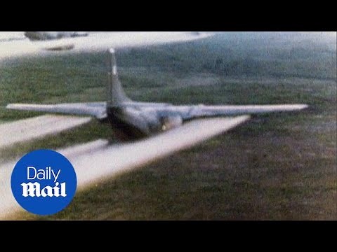 Aerial footage of US planes spraying Agent Orange in Vietnam - Daily Mail