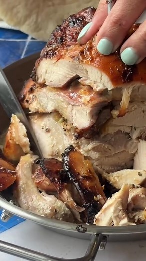 1.9K views · 44 reactions | This Greek chicken gyro recipe is so easy and unbelievably delicious! Juicy spiced chicken, creamy tzatziki, and fresh veggies all wrapped in warm pita—perfect for a quick lunch or a satisfying dinner. Gyros never fail! Check the recipe here https://www.unicornsinthekitchen.com/easy-chicken-gyro-recipe/ | Unicorns in the Kitchen | Facebook