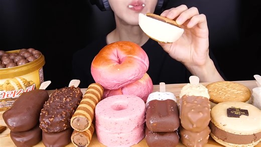 【吃咽精剪 | Jimmy】各种冰淇淋与甜点 梦龙冰淇淋 巧克力甜甜圈 马卡龙 奶油饼干三明治 麦提莎搭配Nutella吃播