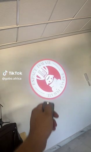 Réalisation d’un projecteur Gobo personnalisé pour un restaurant à Marrakech ! Une signalisation élégante, visible, et 100% sur mesure. 💡 Le Gobo, c’est la touche pro qui fait la différence dès l’entrée ! 📍 Projet livré avec installation complète 🔒 Garantie 1 an #Gobo #ProjecteurGobo #SignalisationLumineuse #Marrakech #RestaurantDesign #CommunicationVisuelle #GoboAfrica