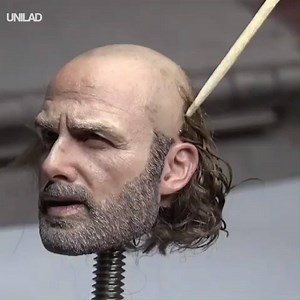 The detail on this hyper-realistic clay sculpture of Rick Grimes is incredible🙌😲 | UNILAD