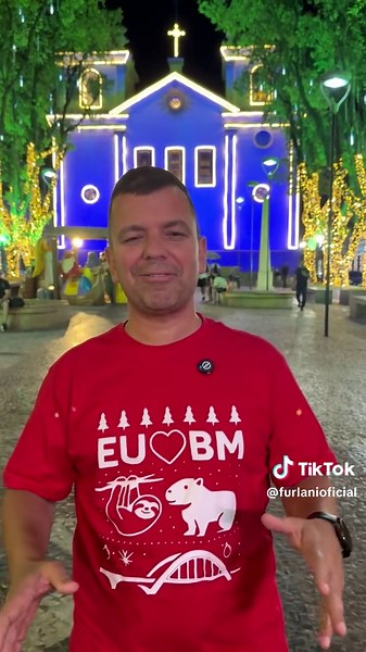 A nossa Praça da Matriz está um espetáculo! 🌟 A nossa Praça da Igreja Matriz está deslumbrante, linda, cinematográfica. Vale a pena você vir conferir de perto todo o trabalho de decoração natalina que fizemos aqui. Olha a igreja… toda decorada, maravilhosa demais! Tenho certeza de que você vai se deslumbrar, não só aqui na nossa Praça da Igreja Matriz, mas também na nossa Rua de Natal e em diversos outros pontos que preparamos com tanto carinho para a nossa amada gente. Deus tem honrado muito o