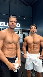 Arrêtez la Whey à 20 € ✋🏽🛑 vous jetez votre argent la miff ! 💸🤦🏽‍♂️😉 Si tu veux consommer de la whey, mieux vaut en consommer moins, mais au moins prendre de la vraie qualité! ✅ On vous recommande à 10 000 % la formule de Whey HARDER de chez @fitnessboutiquefrance désormais 100 % Isolat 🇫🇷 👉🏽 84 à 92 % de protéines selon la saveur 👉🏽 BCAA naturels : 18 à 20 % 👉🏽 Glutamine : 15 à 16 % 👉🏽 Lait français, à froid par microfiltration, élevage respectueux, zéro OGM 👉🏽 Technologie de 