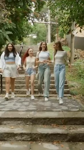 We miss the summer vibes!!!! 🤍🤍 | WOW Girls