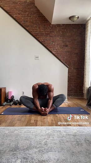 Do these 5 stretches for better seggs 😉 #hipflexor #mobility #stretching #movementismedicine #stretch #hamstringstretch #seggseducation #spine #lowerback #yoga #yogaworkout #pilatesworkout