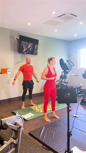 It's so inspiring to see how this program is being embraced by everyone and that men are joining as well, especially mature men who truly understand that real strength starts with the pelvic floor. It doesn't matter whether you are a woman or a man, the foundation is the same. And quite often, we even conduct training sessions together with our guest Pavel, which adds a unique and powerful dynamic to the practice. #fyp #coach #SelfImprovement #menshealth #transformation