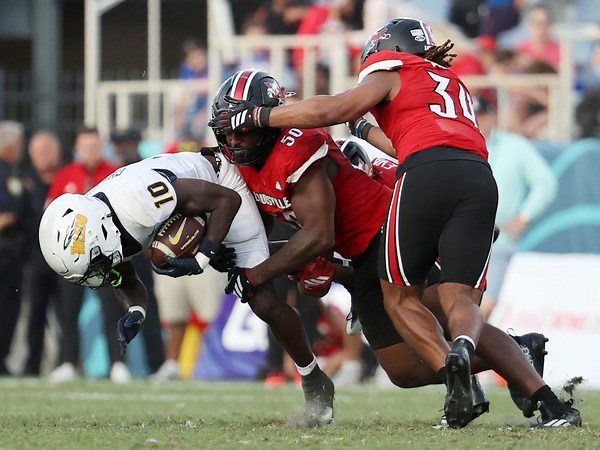 Wild brawl erupts in final minutes of college football bowl game