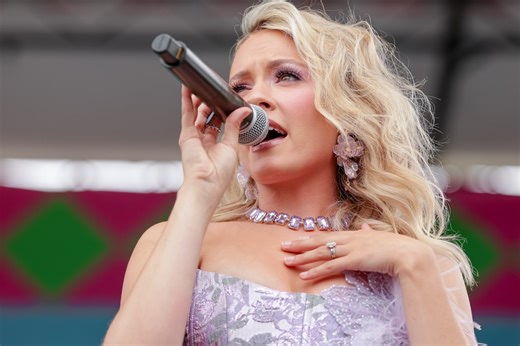 Country music star has wardrobe malfunction onstage: ‘My worst nightmare came true’