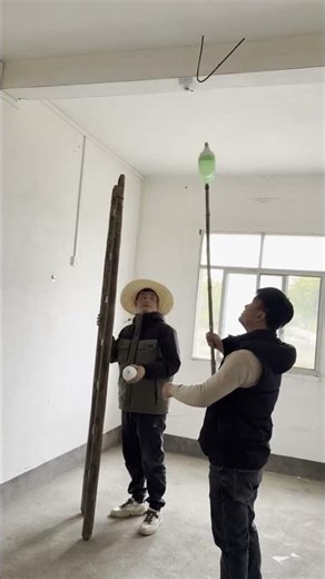 Friend Comes to Help, Creative Light Bulb Change!