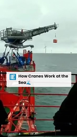 A crane lifts packages at the sea with a parallel manipulator called a Stewart Platform. #sea #crane #packages #parallel #manipulator #StewartPlatform