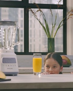 Meal preps are made fast and perfect with the Philips Series 5000 Blender. Whether you are preparing sauces, curries or blending ice for your morning smoothie, its new ProBlend Crush technology combines the optimized 4-star blade with a high efficiency 700W motor for 40% finer, consistent results. Learn more: https://bit.ly/3X0ZCmB | Philips Home Living