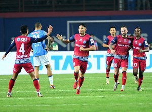Jamshedpur break into knockout spots as Jeremy Manzorro's freekick masterclass sinks East Bengal FC | ISL 2023-24