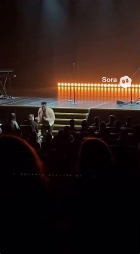 Singer trips on stage #stagefail#singerfail #liveconcert#blooper #epicfail#failvideo #caughtoncamera