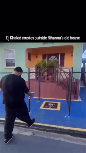 Potoooooooo on Instagram: "ご存知ですか？🐎🌟 スペシャルウィーク（1995年5月2日生まれ）は、日本競馬が「世界」を本気で目指し始めた時代を象徴する名馬です。通算成績は 17戦10勝。派手さだけでなく、“王道”を歩んで結果を残した点で、多くのファンに愛されています。 1998年、彼は 日本ダービー を制し、同年の 天皇賞（春） と ジャパンカップ を勝利。特にジャパンカップでは、当時世界最強クラスだった海外の強豪馬たちを相手に堂々の勝利を収め、「日本の競馬は世界と戦える」という確かな証明となりました。この勝利は、日本競馬史における大きな転換点のひとつとされています。"