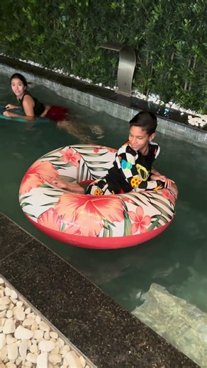 Na piscina #explorar #vlog #arthursouza