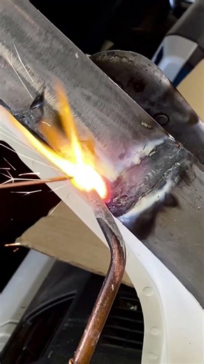 Toyota hi ace fixing side piller nicely looks too good #art #artist #automobile #ararautozoneas