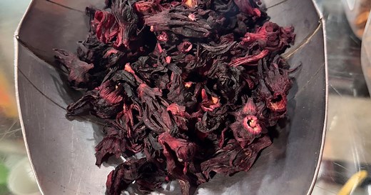Flor de Jamaica: propiedades, contraindicaciones y cuándo tomarla
