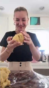 I Tried Making Swiss Granny Cookies With Fresh Raspberry Jam!