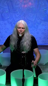 🍂✨ The Fall Equinox reminds us of balance ✨🍂 On the Equinox we experience perfect balance between light and dark. It is the perfect reminder to return to balance within ourselves. Energetic balance is about maintaining flow. When denser energies create blockages, the flow through all of our energy centers is disrupted. Your breath is the key. With every inhale, feel light moving through your whole being, dissolving heaviness and restoring balance. This short clip is from yesterday’s 90-minute 