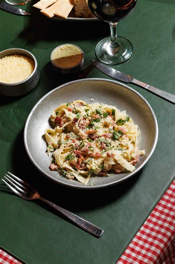 Vaffanculo Cantina Italiana on Instagram: "¿Sabías que hay una cantina italiana en pleno Palermo? Esto es Vaffanculo Cantina: la pasta en horma de queso te la sirven ahí mismo en la mesa 🤌 Si querés vivir una experiencia italiana sin salir de Buenos Aires, este es el lugar. 📍Báez 242, Buenos Aires. La tradición italiana, sin pasaporte."