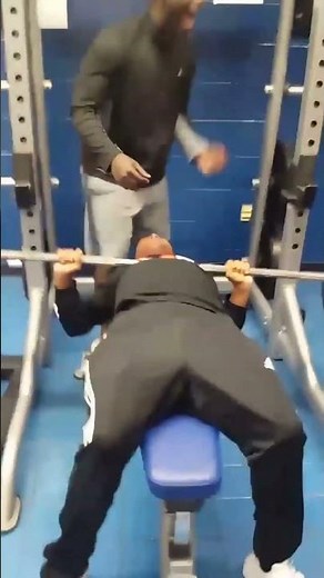 Guy Farts Whilst Attempting Bench Press 🤣😂