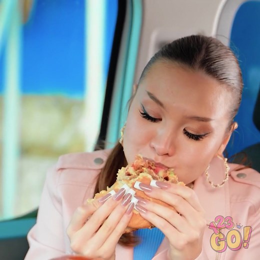 Living that foodie life 🥹😍 #yummy #foodhacks #delicious #123go #food... | 123 go!