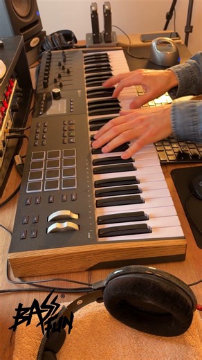 Future Pop Live Melody by Bass Fun Studio