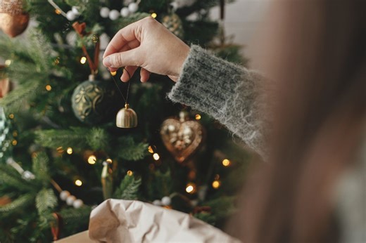 When should you take your Christmas tree down to avoid bad luck? - Netmums