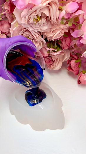 3.7K views · 384 reactions | This one is a keeper for sure! These colours are so in for this Christmas too!  It’s so fun and simple to make yourself gorgeous home decor, I use @mouldd_resin for fantastic results every time 殺 #resinjules #resinjulesdesign #handmade #handmadewithlove❤️ #handmadechristmasgifts #resinpouring #sosatisfying #resinaepoxi #darkblueandcopper #blueandcopperart #blueandcopperdecor | resin_jules | Facebook