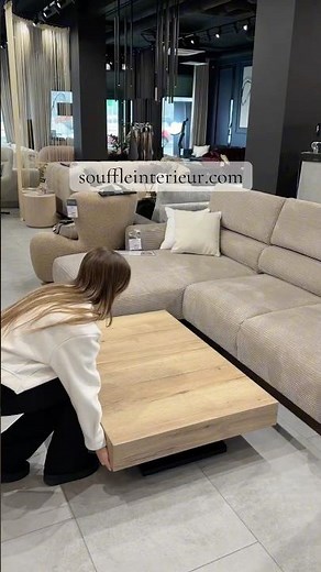 Table basse relevable et extensible en bois : le meuble gain de place idéal pour votre salon