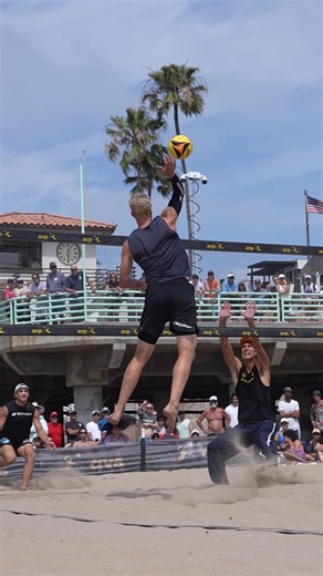 Clockwork. Clean pass from Evans. Automatic finish from Budinger — AVP Qualifier #1 #AVPBeach #BeachVolleyball