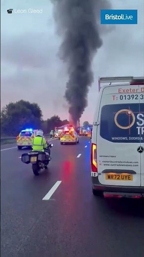 Truck with Electric cars caught fire on the M5