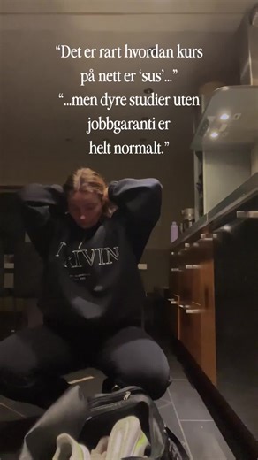 Det første jeg la merke til da jeg begynte å lære meg digital markedsføring? Kommentarfeltene. På helt vanlige profiler florerte det med kommentarer fra folk som åpenbart ikke hadde peiling: “Dette er scam.” “Dette er pyramide.” Nei, Karen. Det er det ikke. Det er et utdanningskurs som gjør deg bedre i markedsføring. Punktum. Det som er litt fascinerende, er hvor normalisert det er å ta dyre studier i årevis – uten jobbgaranti, uten praktisk erfaring, og ofte uten oppdatert kunnskap. Men et kurs