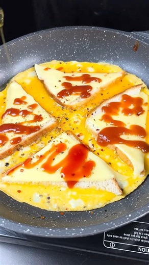 Cheesy Egg Bread Toast 🤤🔥 Easy 5-Min Breakfast! #shorts