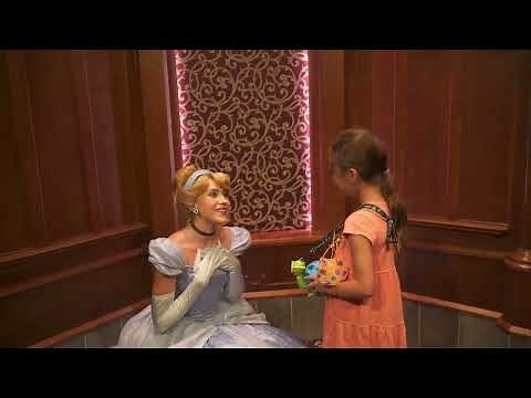 Makana meets Cinderella - Meet and Greet - Disneyland - Fantasy Faire’s Royal Hall - June 2022
