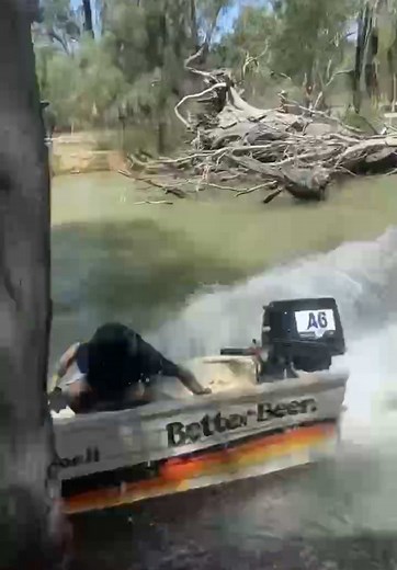 Stayed up all night making changes to the boat before the race, came in a bit hot, boat didn’t turn 🤣 @Better Beer #dinghyderby #redbull #twostroke #bayrippers #australia #fyp #riverlanddinghyderby #tinnybashing #crash @Thomas Alm @Barley Standard Racing