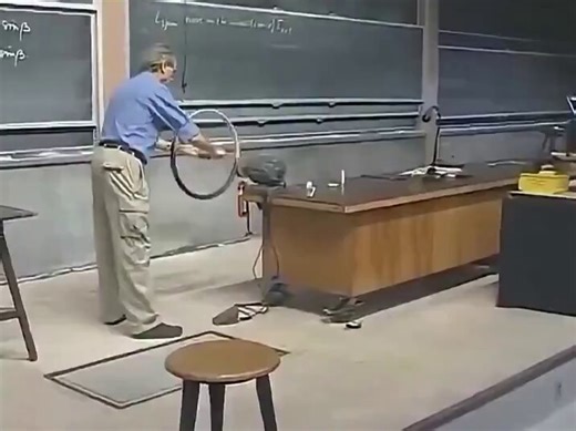 The moment Prof. Walter Lewin (MIT physics professor) demonstrates the gyroscope effect