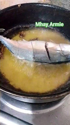 Frying fish 🐟 #trending #food #cooking #viralvideos #cookingfood #satisfying #fishing