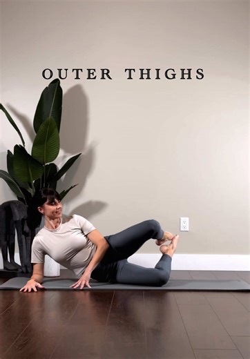 Strengthen and tone your outer thighs with these targeted Pilates exercises! These moves are perfect for creating strong, sculpted hips and boosts mobility. Save and try these simple but effective exercises from 3 to 5 times per week. Strength comes through consistency! These moves are beginner-friendly but deliver amazing results. Зміцнюйте та тонізуйте зовнішні стегна за допомогою цілеспрямованих вправ Пілатесу! Збережіть та спробуйте ці ефективні вправи які ідеально підходять для створення мі