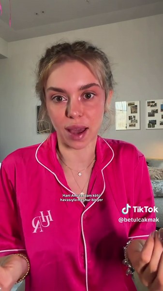 Gündüz etkinliğine hazırlanalım 🌸🌈 Tüm ürünler @Huda Beauty Strawberry latte blush filter palette Creamy Kohl eye pencil very brown Icy Nude eyeshadow palette 1 Coat wow mascara Warm brown lip contour stain Juicy pink lady lip oil Reklam