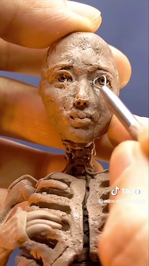 美少女フィギュアの制作過程を探る