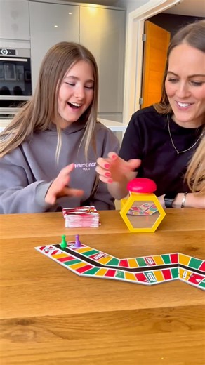 Ideal Games on Instagram: "🚨Your mind vs. the timer! Who wins? A yellow t.shirt? is that even an answer? 😂⁠ ⁠ #dontpanic #game #boardgame #familygame #fungame #partygame #gamesnight #christmasgame"