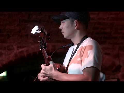 Jake Shimabukuro - While My Guitar Gently Weeps, live at The Cavern, Liverpool.