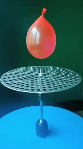 Inflating and Deflating a Red Balloon Visual Effect
