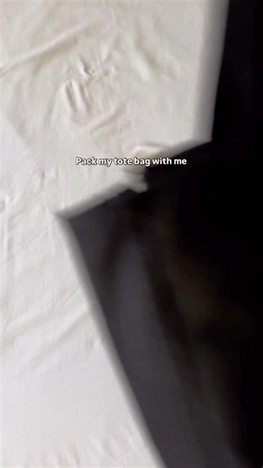 What’s in my bag for school!! 📚📖💌 The new year means a new bag reset!! I love starting my year off with an organised school bag!! I love using this tote bag with compartments and pockets 😊 #whatsinmybag #schoolbag #collegebag #unibag #packwithme | Cloud Nine Crew